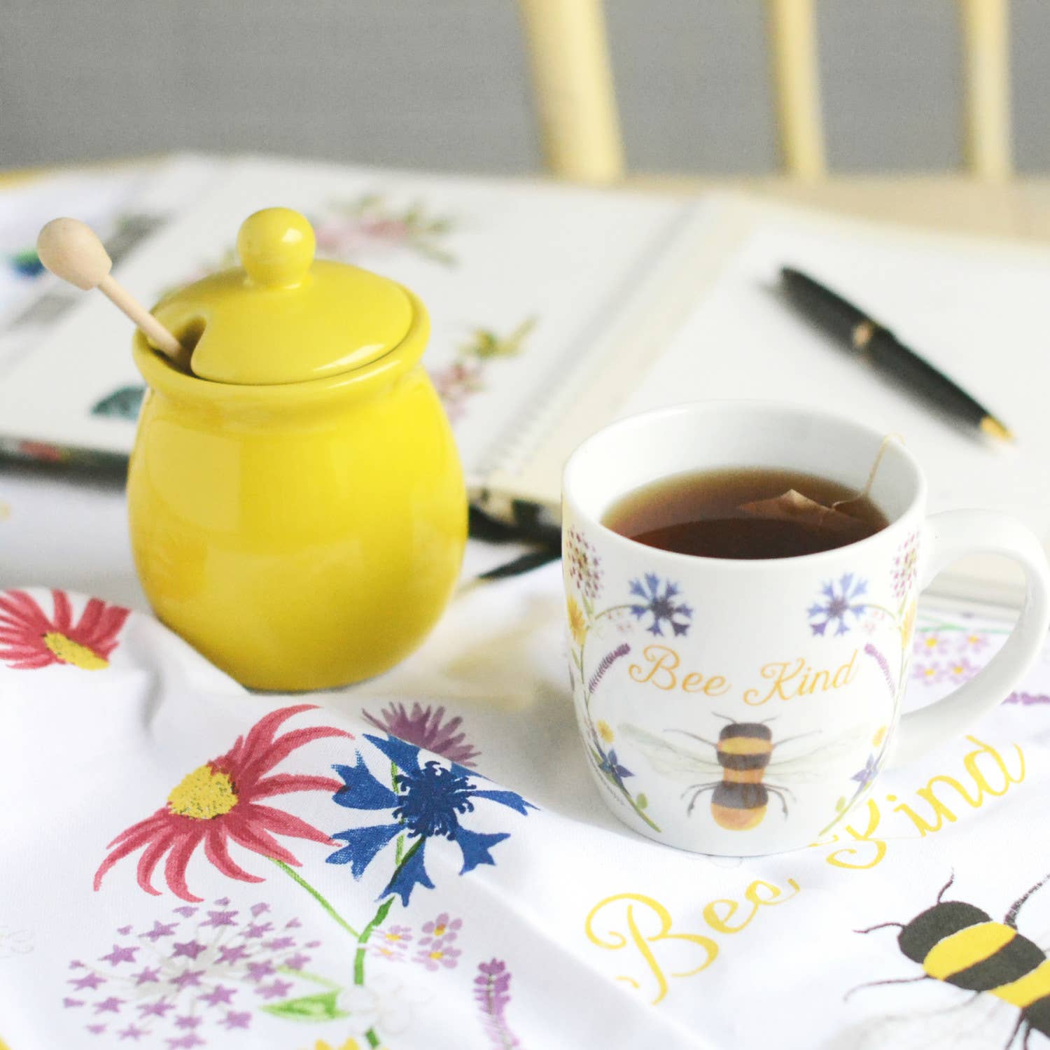 Bee Kind Mug - Thumbnail 4